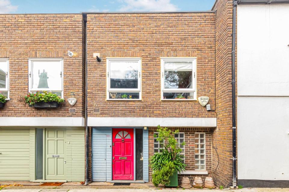 Camden Mews, NW1 (Portico)