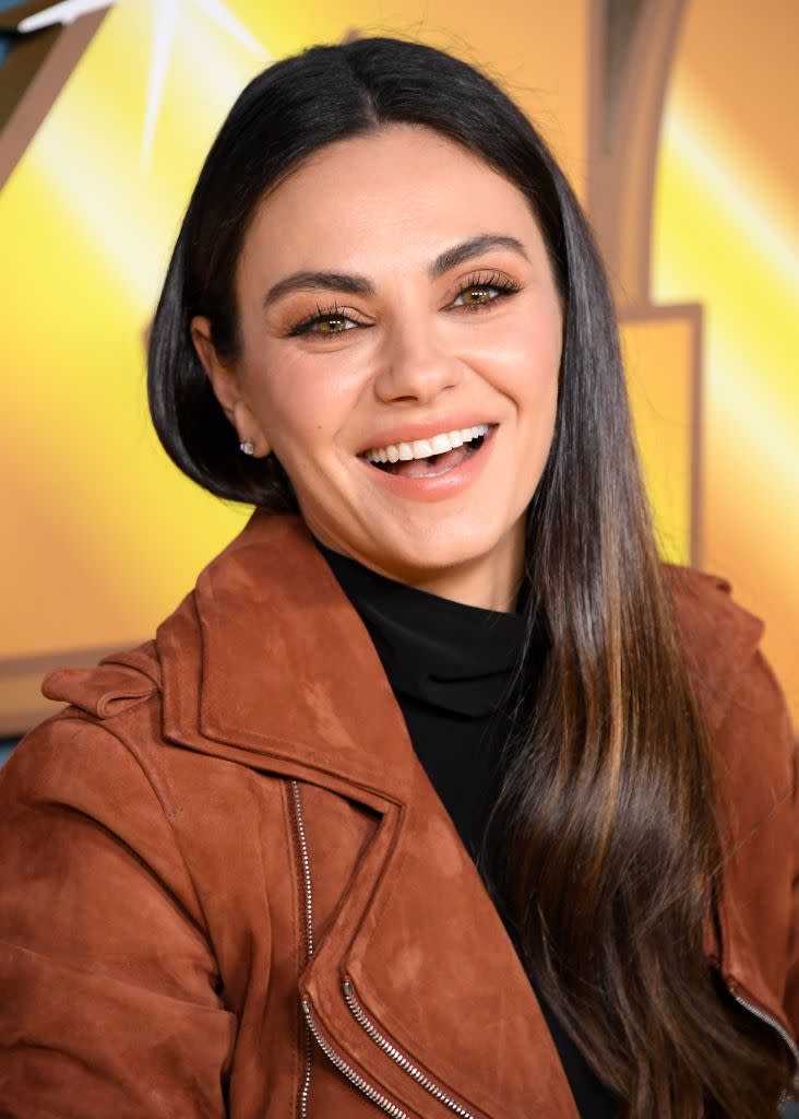 mila kunis calls out ashton kutcher and reese witherspoon pics