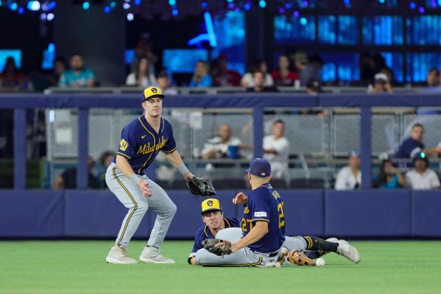 Brewers' Sal Frelick has big hits, catches in historic MLB debut