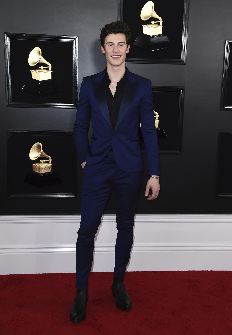 Shawn Mendes llega a la ceremonia de los premios Grammy el domingo 10 de febrero del 2019 en Los Angeles. (Foto por Jordan Strauss/Invision/AP)