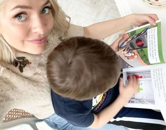 holly-willoughby-son-book