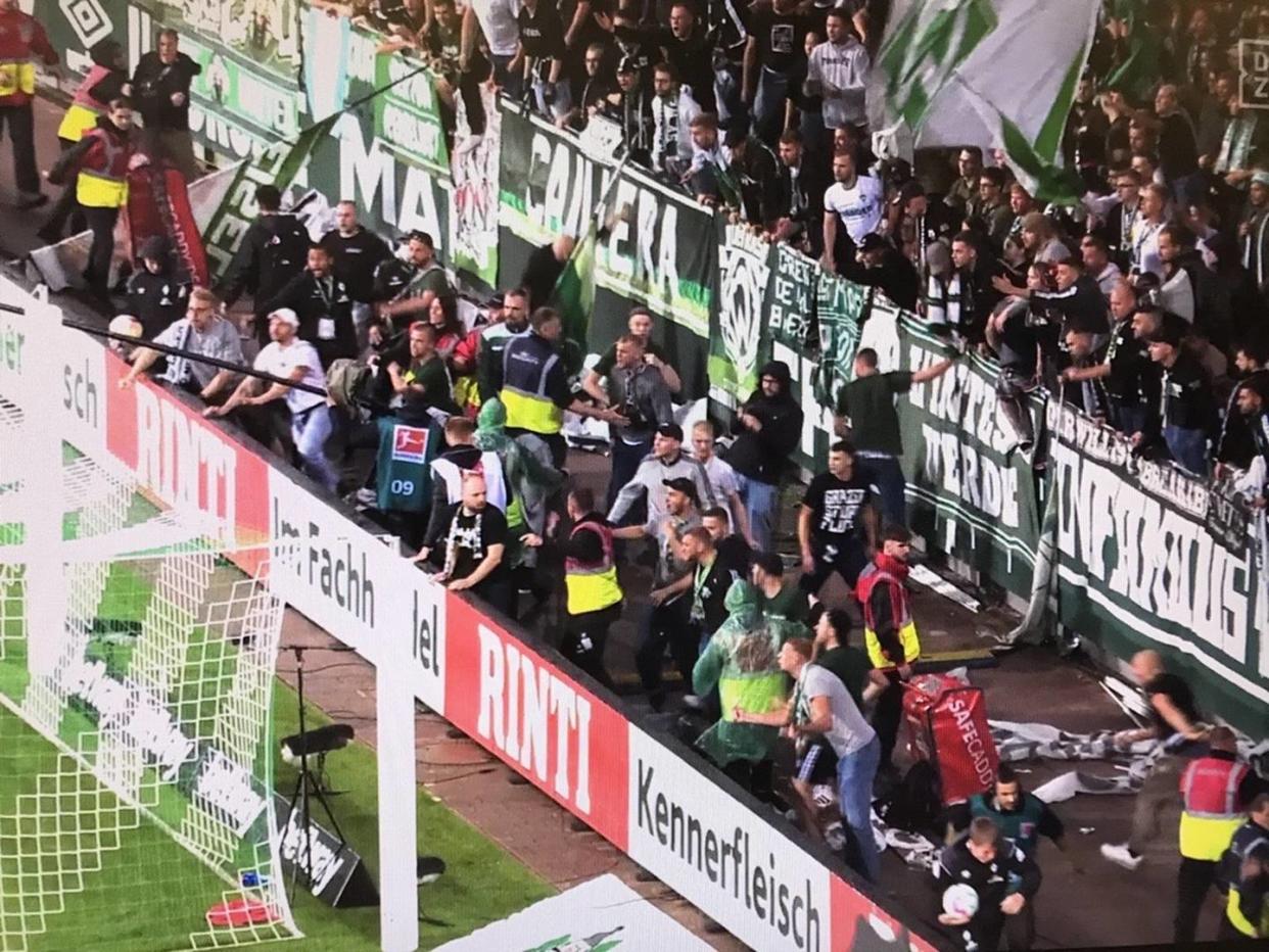 VAR-Wahnsinn in der Nachspielzeit: Augsburg siegt in Bremen