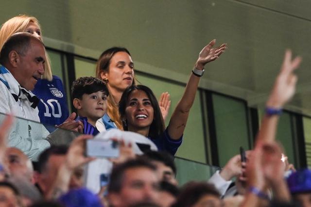 Argentina's forward Lionel Messi's wife, Antonela Roccuzzo (R) wave from the stands next to her son Ciro, during the Qatar 2022 World Cup round of 16 football match between Argentina and Australia at the Ahmad Bin Ali Stadium in Al-Rayyan, west of Doha on December 3, 2022. (Photo by FRANCK FIFE / AFP)