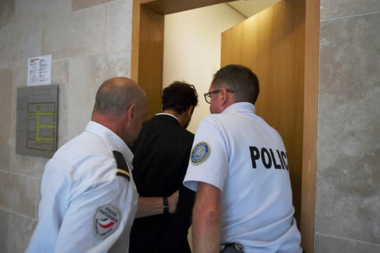 Moroccan singer Saad Lamjarred (C) is escorted by police officers at a courthouse in France's Aix-en-Provence on September 18, 2018