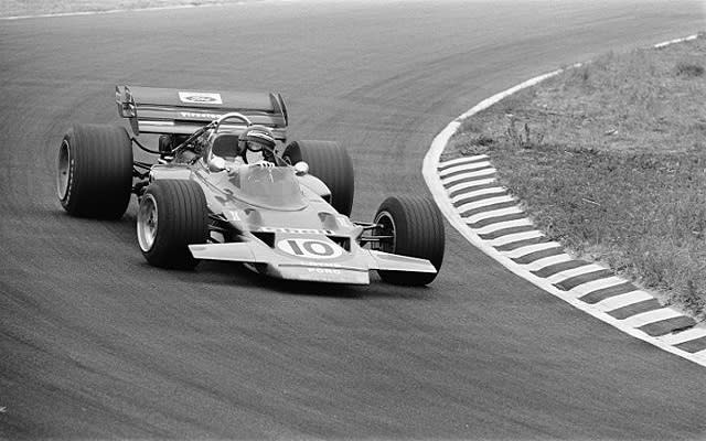 Jochen Rindt durante el Gran Premio de los Países Bajos en 1970, dos meses antes de fallecer trágicamente en el circuito de Monza (imagen vía Wikimedia commons)