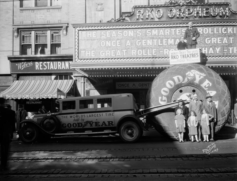 Der Reifenhersteller Goodyear sorgte nicht nur mit diesem Riesen-Reifen für Furore. (Foto: Getty Images)