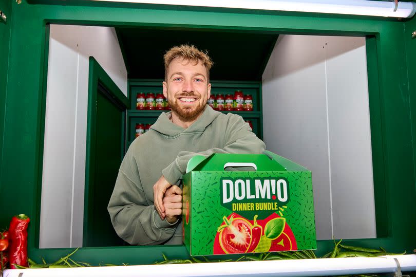 But now, Sam Thompson has teamed up with Dolmio to launch a drive-thru at the UK's busiest service station, handing out ready-to-cook meal bundles to hungry Brits