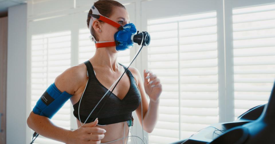 An athlete wearing as face mask and running on a treadmill as part of a VO2 max test