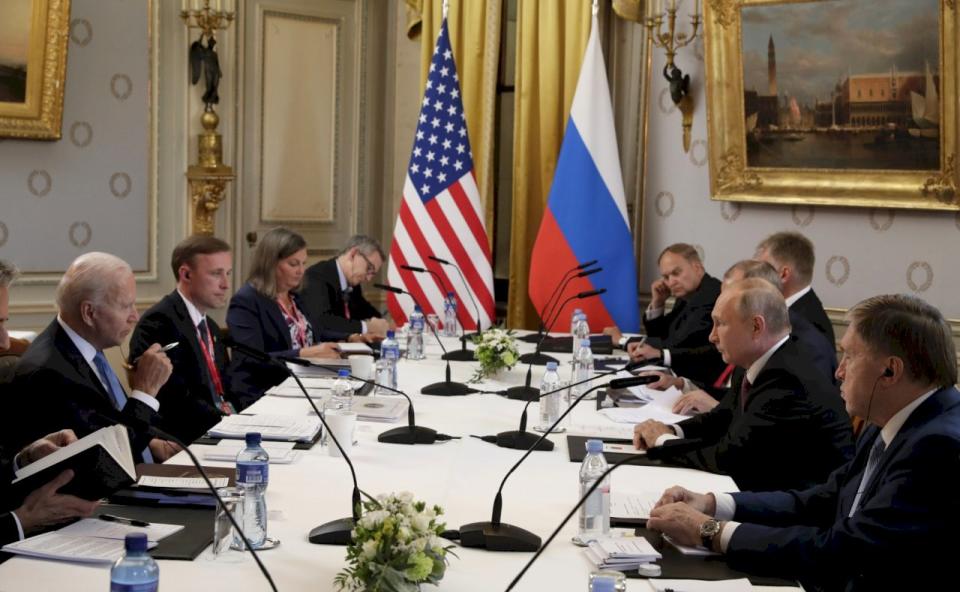 俄羅斯認為與美國換囚不太可能。圖為美國總統拜登(Joe Biden)與俄羅斯總統蒲亭(Vladimir Putin)在日內瓦拉格蘭奇別墅(Villa La Grange)舉行兩人首次高峰。 (圖:克宮)