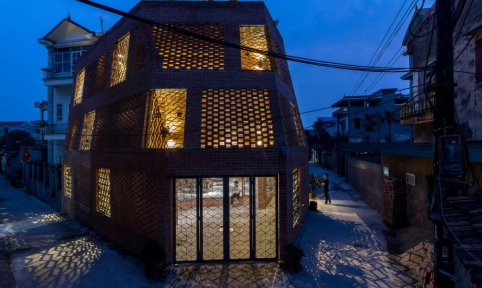 <p>La firma vietnamita H&P Architects ha creado una casa que bien puede pasar por una cueva. Está en Hanói y es absolutamente espectacular.<br>Foto: H&P Architects </p>