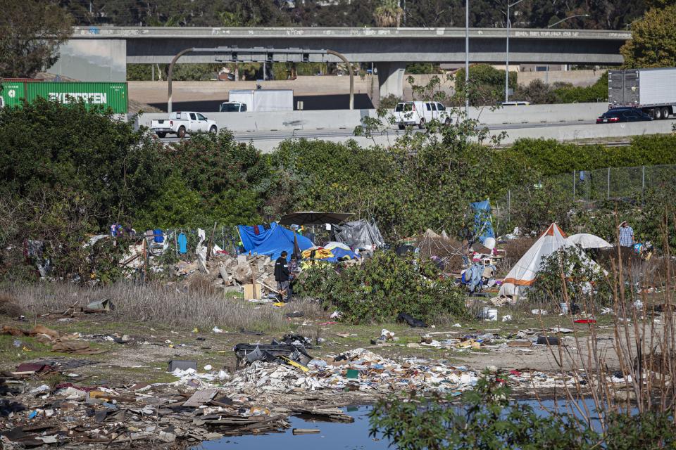 A homeless camp along the Los Angeles River. (Photo: Education Images via Getty Images)