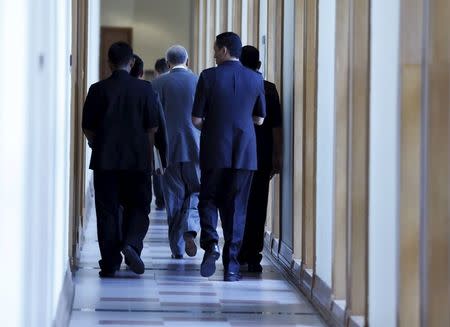 Malaysia's Prime Minister Najib Razak, surrounded by his bodyguards, leaves a presentation for government interns at the Prime Minster's office in Putrajaya, Malaysia, July 8, 2015. REUTERS/Olivia Harris