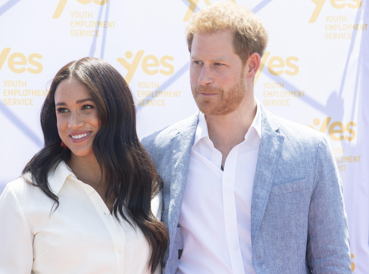 JOHANNESBURG, SOUTH AFRICA - OCTOBER 02: Prince Harry, Duke of Sussex and Meghan, Duchess of Sussex visit Tembisa township to learn about Youth Employment Services (YES) on October 2, 2019 in Johannesburg, South Africa. The Duke and Duchess of Sussex are on an official visit to South Africa. (Photo by Facundo Arrizabalaga - Pool/Getty Images)