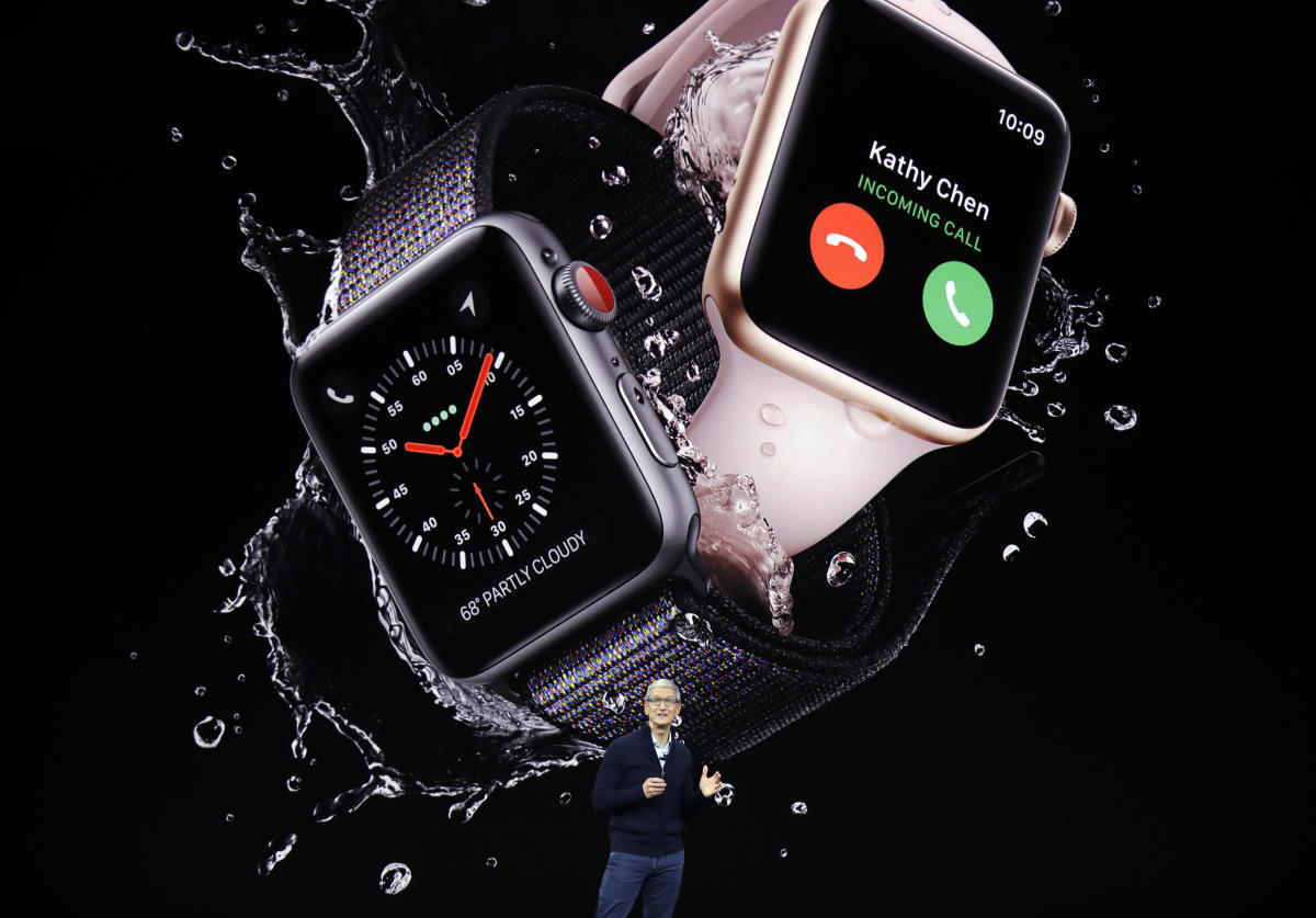 Apple watch 23. Apple watch 3. Эпл вотч 2014. Apple watch 2014. Айфон часы реклама.