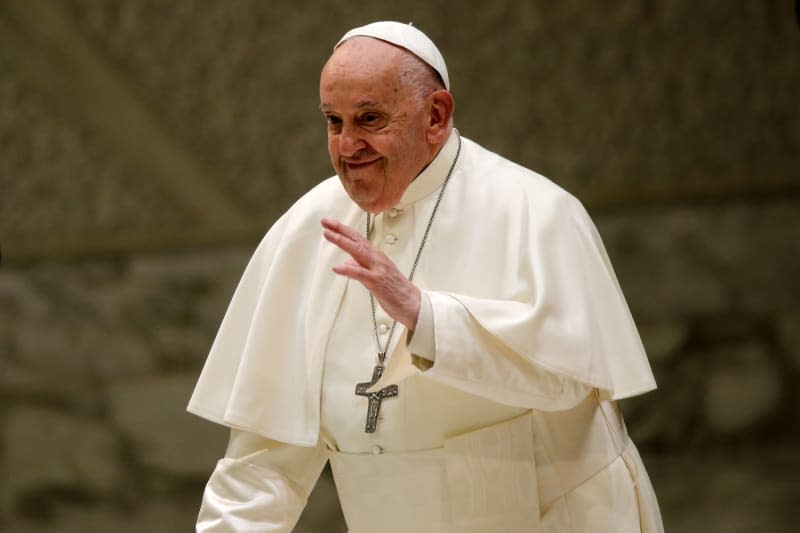 Pope Francis (C) attends tha weekly General Audience in Paul VI Hall at the Vatican. Evandro Inetti/ZUMA Press Wire/dpa