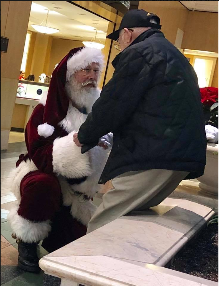 A woman captured Santa Claus giving the gift of gratitude when he encountered a veteran at a mall in Delaware. (Credit: Facebook/Gina Wilbur)