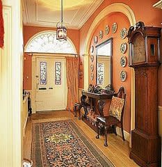 This traditional entryway is warm and inviting. Doesn't it seem like the perfect house toâ€¦