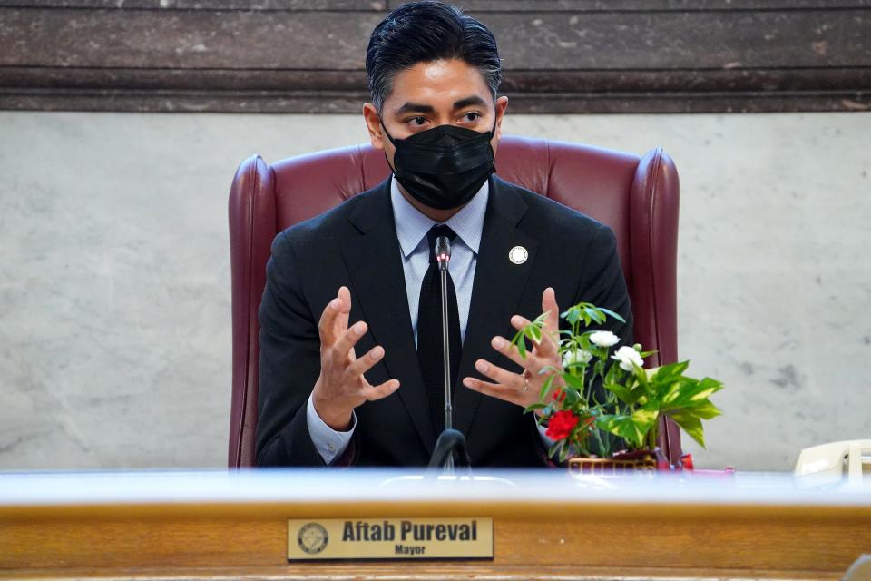 Cincinnati Mayor Aftab Pureval delivers remarks as the new council convenes for its first full meeting, Jan. 5, 2022, at City Hall in Cincinnati.