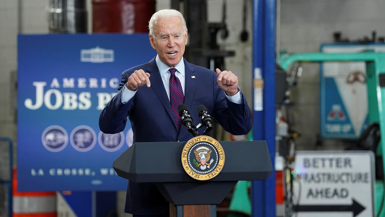 U.S. President Joe Biden delivers remarks highlighting the benefits of Bipartisan Infrastructure Framework, at La Crosse Municipal Transit Utility, in La Crosse, Wisconsin, U.S., June 29, 2021. (Kevin Lamarque/Reuters)