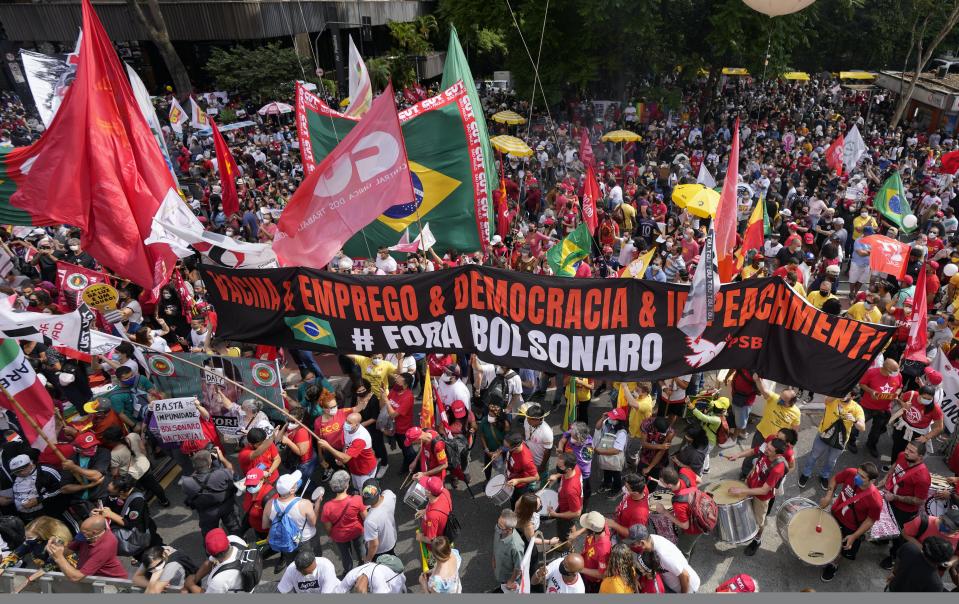 Une foule manifeste