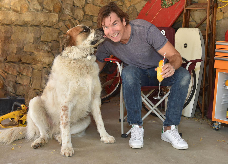 <p>Jerry O'Connell (and his pup!) kicks back with a mimosa made with Tropicana while hanging at home in Los Angeles. </p>