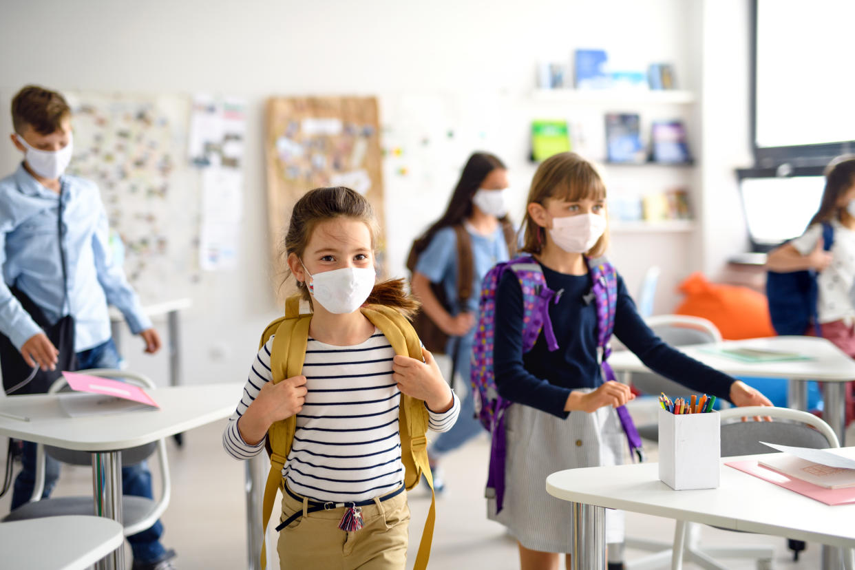 Dale todas las herramientas para que tenga un regreso seguro al salón de clases/Getty Images.