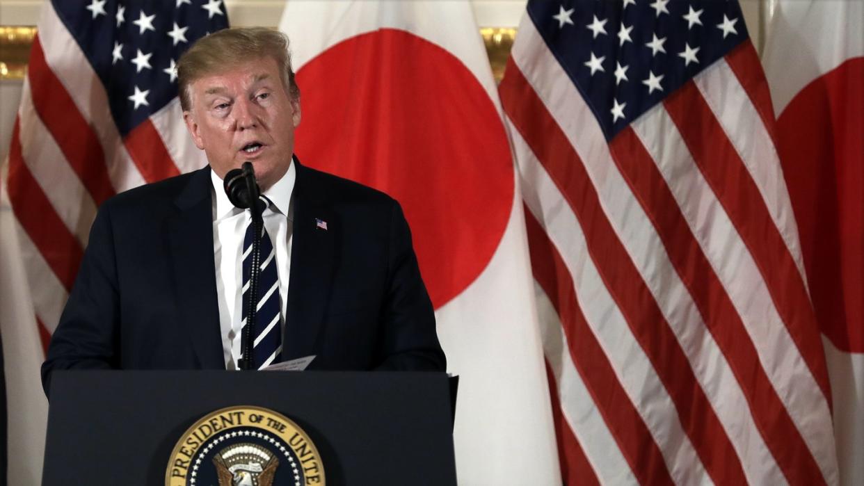 Donald Trump spricht in Tokio: Der US-Präsident ist derzeit auf Staatsbesuch in Japan. Foto: Evan Vucci/AP