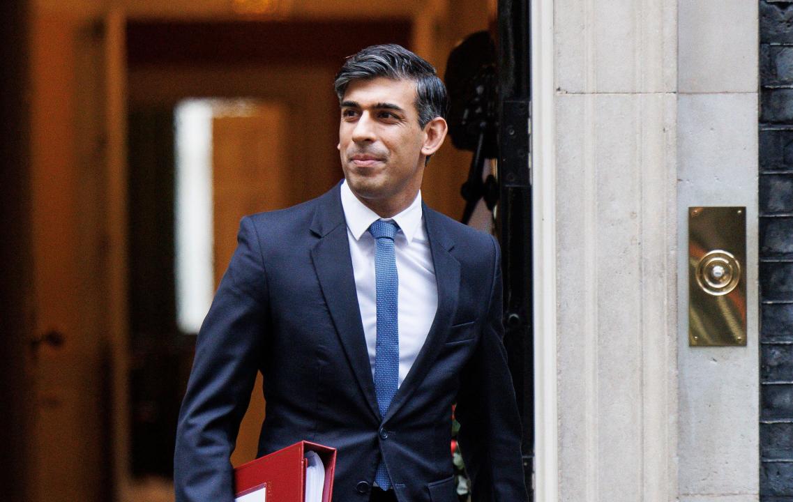 London, UK. 13th Dec, 2023. Prime Minister, Rishi Sunak, leaves Number !0 to go to Parliament for Prime Ministers Questions. He will face Sir Keir Starmer across the despatch box. Credit: Mark Thomas/Alamy Live News