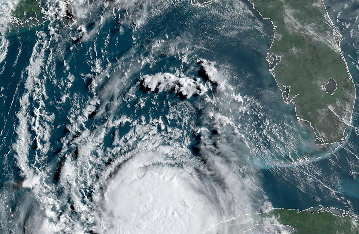 L'ouragan Laura au-dessus du golfe du Mexique - HANDOUT / RAMMB/NOAA/NESDIS