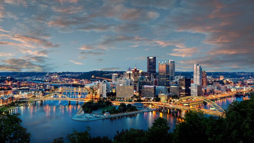 pittsburgh skyline at dusk