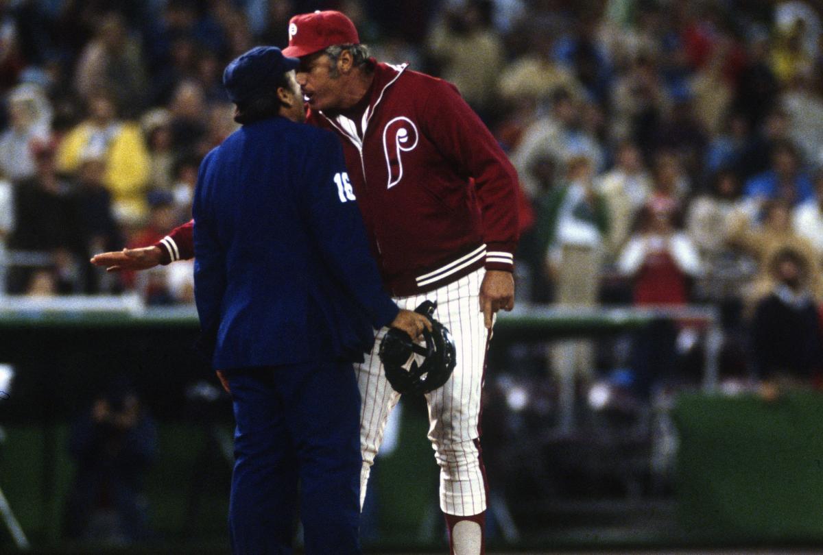 Philadelphia Phillies manager Dallas Green, center, puts his arm