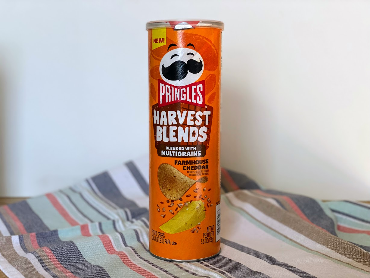 Pringles harvest blends farmhouse cheddar