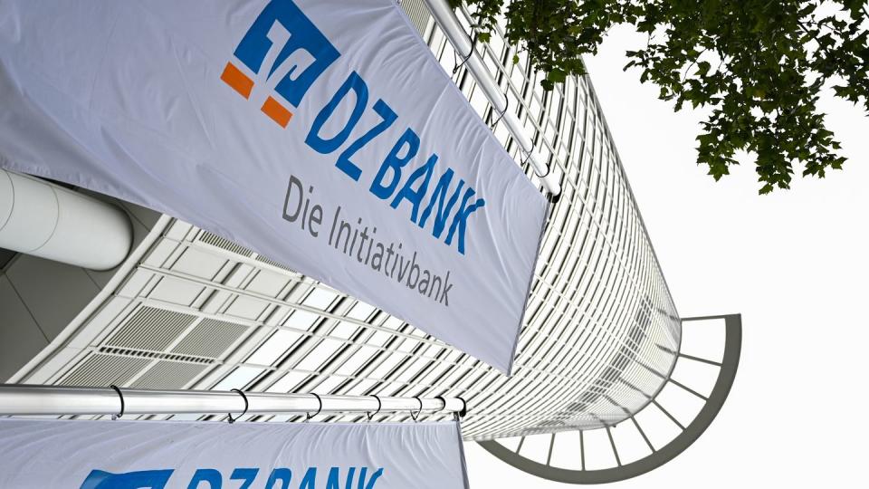 Die DZ Bank verzeichnete im ersten Halbjahr einen Milliarden-Überschuss.