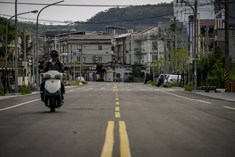 完工後的火車站周邊道路，不但車道變得更寬闊，也更加綠意盎然，不再人車爭道，給予大家一個行的安全。