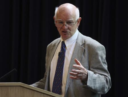 Chairman Howard Davies speaks at a news conference as his Airports Commission final report is published in London, Britain July 1, 2015. REUTERS/Paul Hackett