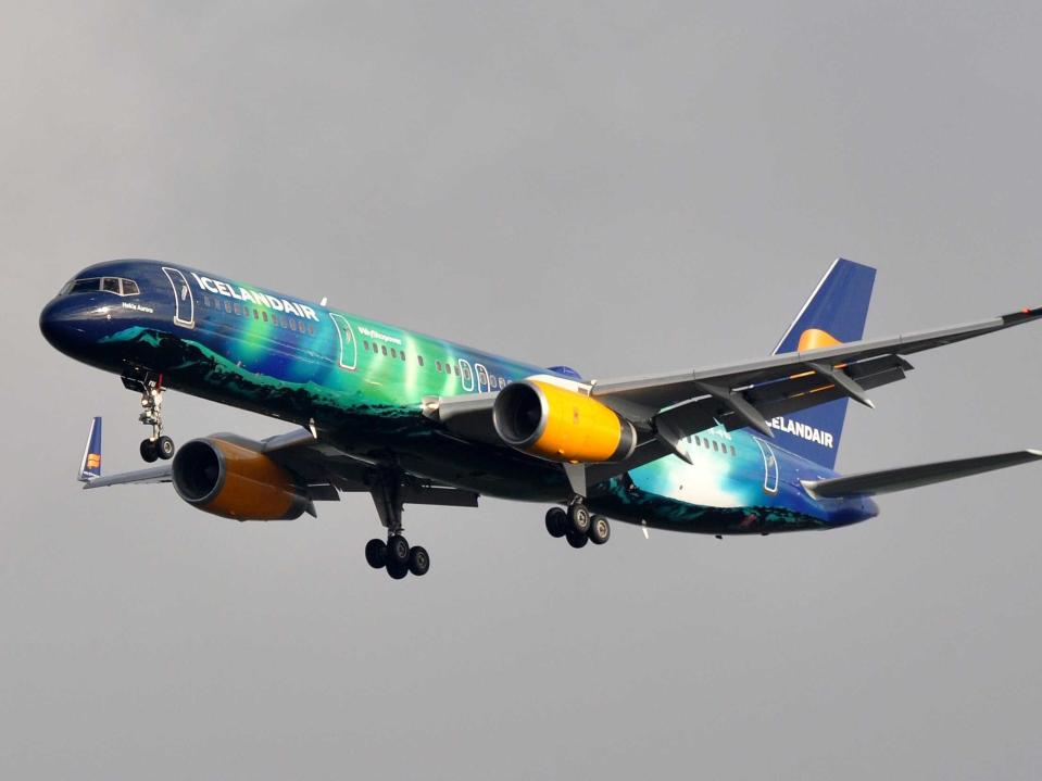 Icelandair Boeing 757-200 