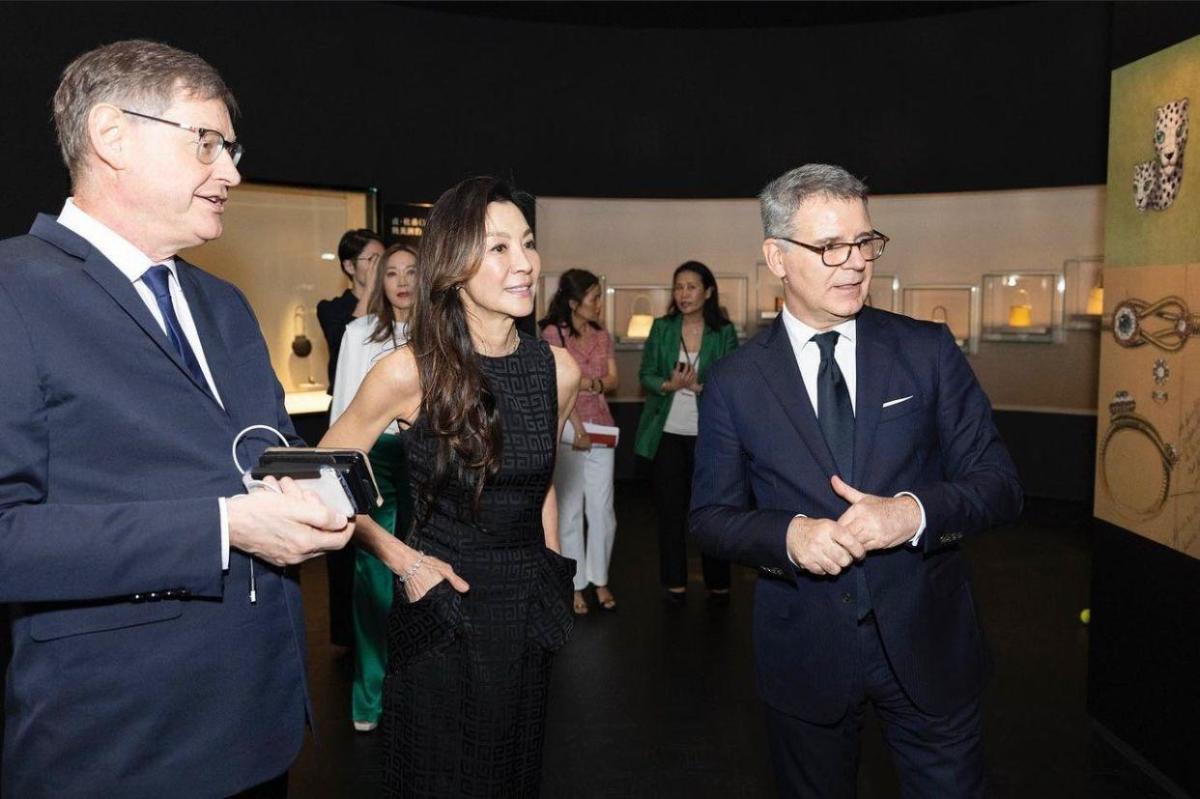 Xiangjiang welcomed Michelle Yeoh who posed for a group photo with Brigitte Lin, Carina Lau and He Chaoqiong.