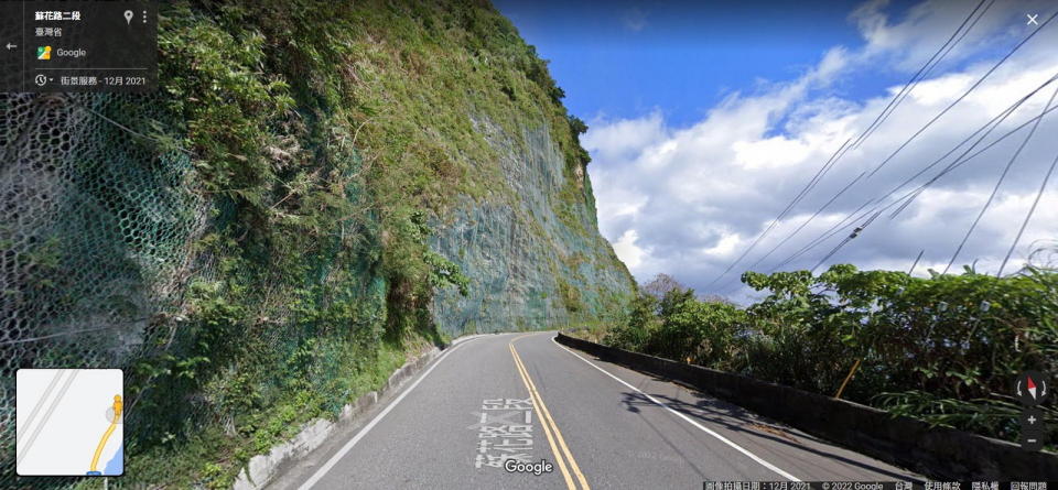 圖／蘇花公路緊臨峭壁懸崖，本身就是一條崎嶇危險的路，每當有大雨或地震，就可能造成落石坍方，開車經過這裡請務必小心。