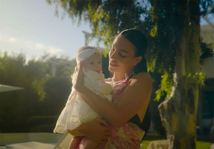 Georgina con su hija Bella