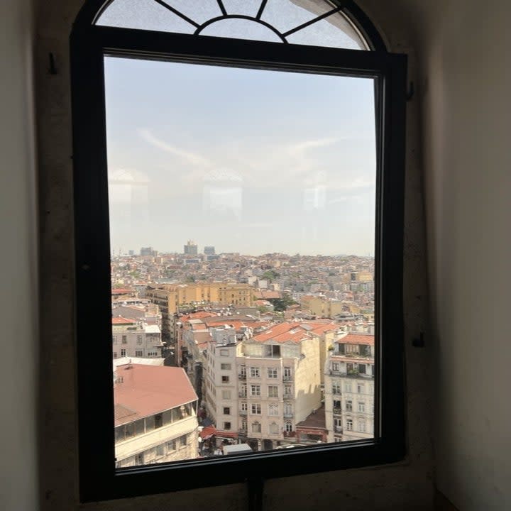 a window in the tour