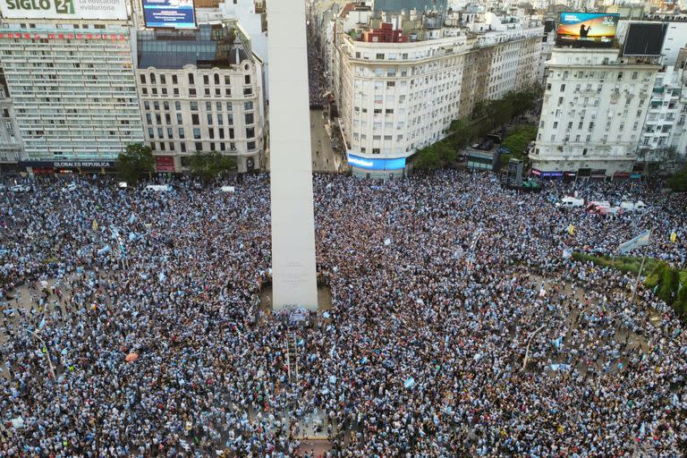 Festejos en el Obelisco del partido que disputaron Argentina y Croacia