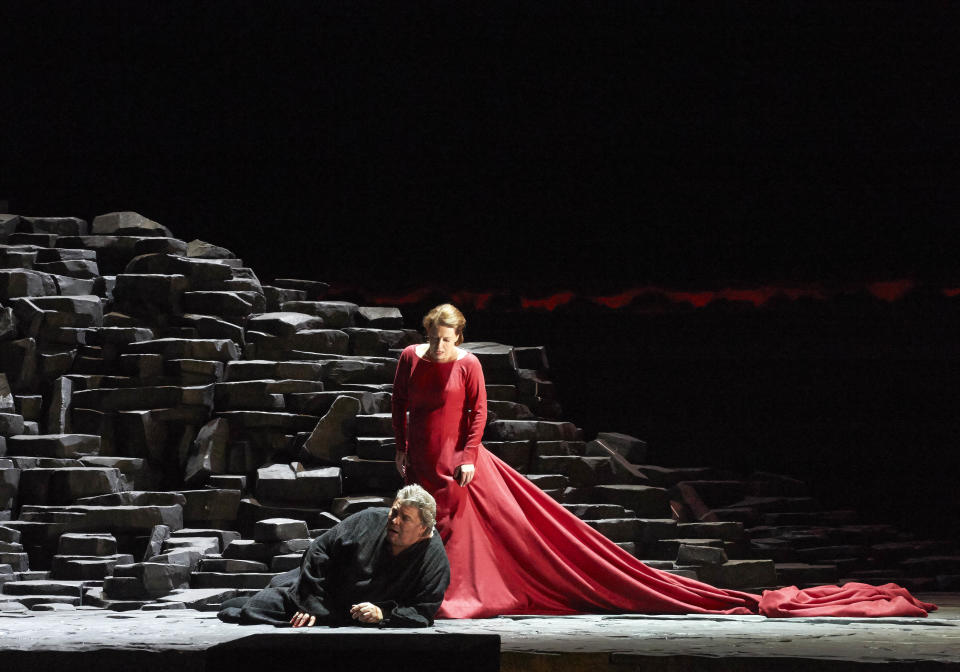 In this picture provided by the Vienna State Opera Peter Seiffert in the role of Tristan and Nina Stemme as Isolde, from left, perform during a dress rehearsal for Richard Wagner's opera "Tristan and Isolde" at the state opera in Vienna, Austria, Monday, June 3, 2013. Premiere was on Thursday, June 13, 2013. (AP Photo/Wiener Staatsoper, Michael Poehn)