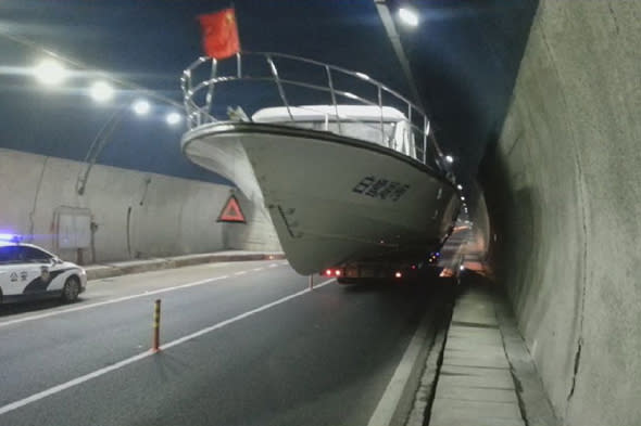 yacht gets stuck in tunnel