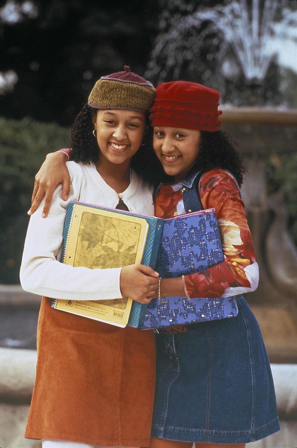 Film Still from Sister, Sister Tamera Mowry, Tia Mowry 1995   (PictureLux / The Hollywood Archive / Alamy Stock Photo)