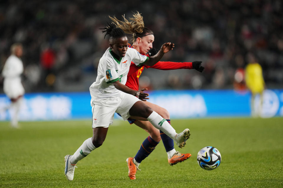 Zambia's Avell Chitundu vies for the ball with Spain's Eva Navarro , right, during the Women's World Cup Group C soccer match between Spain and Zambia at Eden Park in Auckland, New Zealand, Wednesday, July 26, 2023. (AP Photo/Abbie Parr)