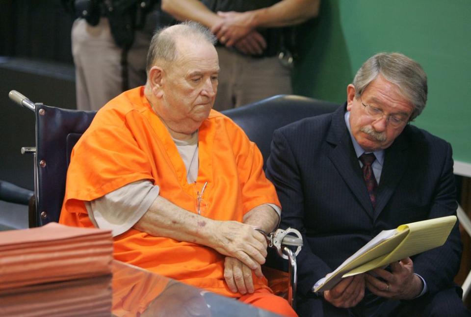 Edward Wayne Edwards (left) in court in 2010