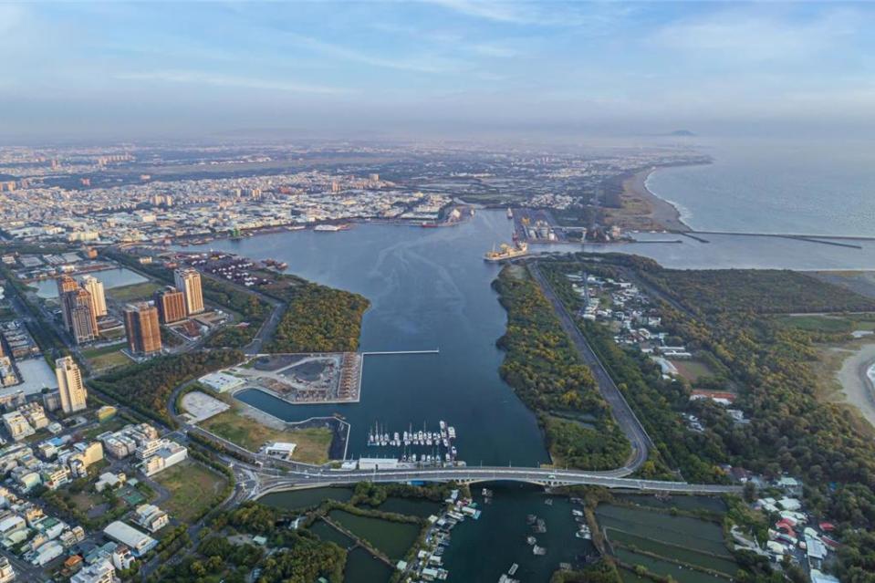 台南安平商港「北觀光區」成功招商引資，圖為該區空拍景象。圖／台灣港務公司提供