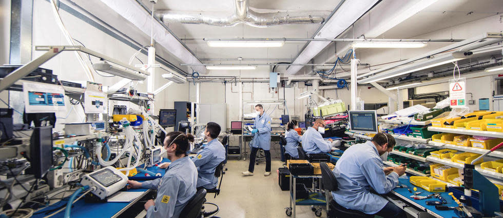 Fabrication de respirateurs réanimateurs au sein de l'usine Air Liquide à Anthony.
