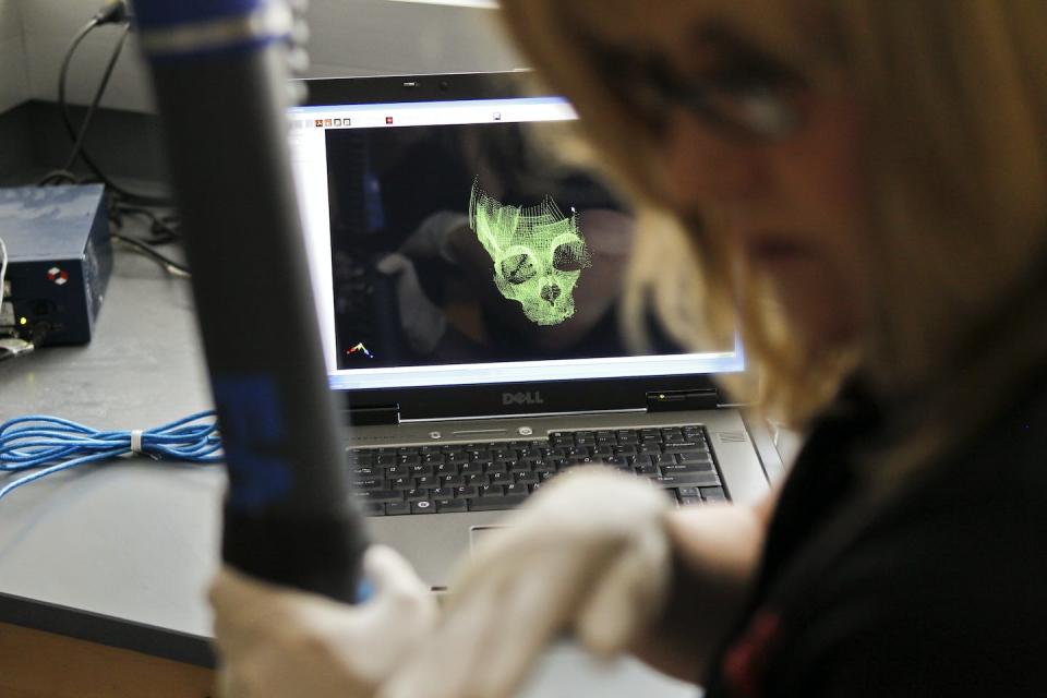 A forensic artist may create a 3D scan of a skull as a starting point to reconstructing what the person looked like during life. <a href="https://www.gettyimages.com/detail/news-photo/quantico-va-lisa-bailey-a-forensic-artist-with-the-fbi-news-photo/146668602" rel="nofollow noopener" target="_blank" data-ylk="slk:Jabin Botsford/The Washington Post via Getty Images;elm:context_link;itc:0;sec:content-canvas" class="link ">Jabin Botsford/The Washington Post via Getty Images</a>