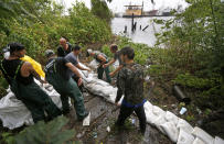 <p>Volunteers put out sand bags due to the arrival of Tropical Storm Cindy in Lafitte, La., June 21, 2017. (Photo:Gerald Herbert/AP) </p>